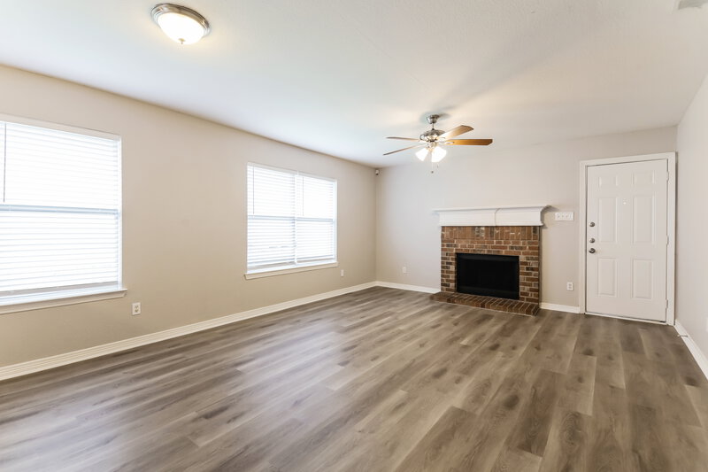 1,960/Mo, 7015 London Fog Dr Dallas, TX 75227 Living Room View 2