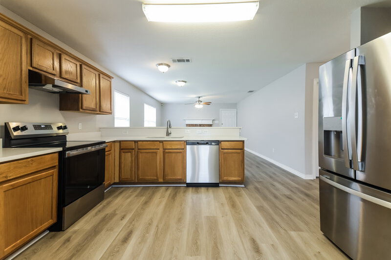 1,960/Mo, 7015 London Fog Dr Dallas, TX 75227 Kitchen View 2