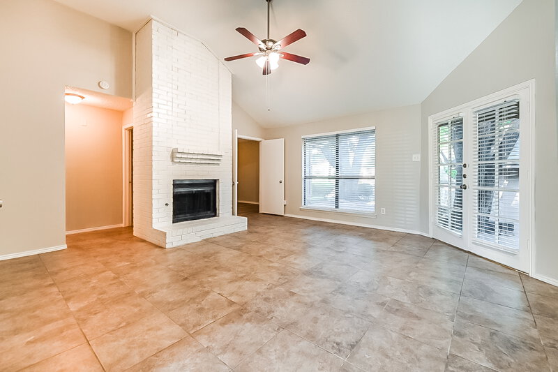 1,975/Mo, 5609 Winding Woods Trail Dallas, TX 75227 Living Room View 3