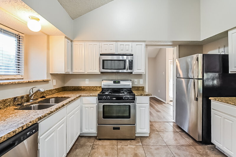 1,975/Mo, 5609 Winding Woods Trail Dallas, TX 75227 Kitchen View 2