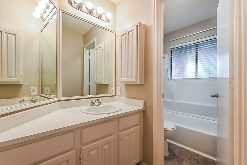 1,975/Mo, 5609 Winding Woods Trail Dallas, TX 75227 Bathroom View