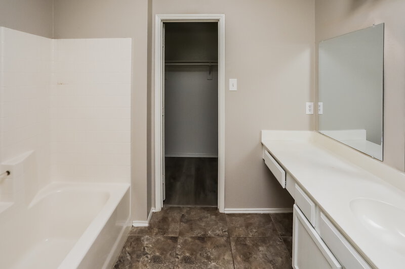 2,095/Mo, 9948 Chilmark Way Dallas, TX 75227 Bathroom View