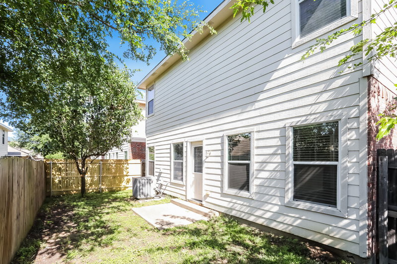 2,095/Mo, 9948 Chilmark Way Dallas, TX 75227 Rear View