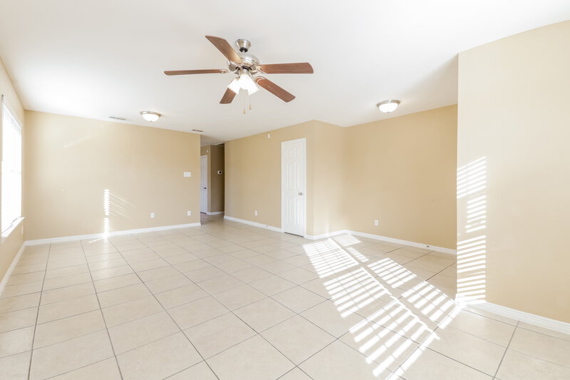 2,135/Mo, 7103 London Fog Dr Dallas, TX 75227 Living Room View 2