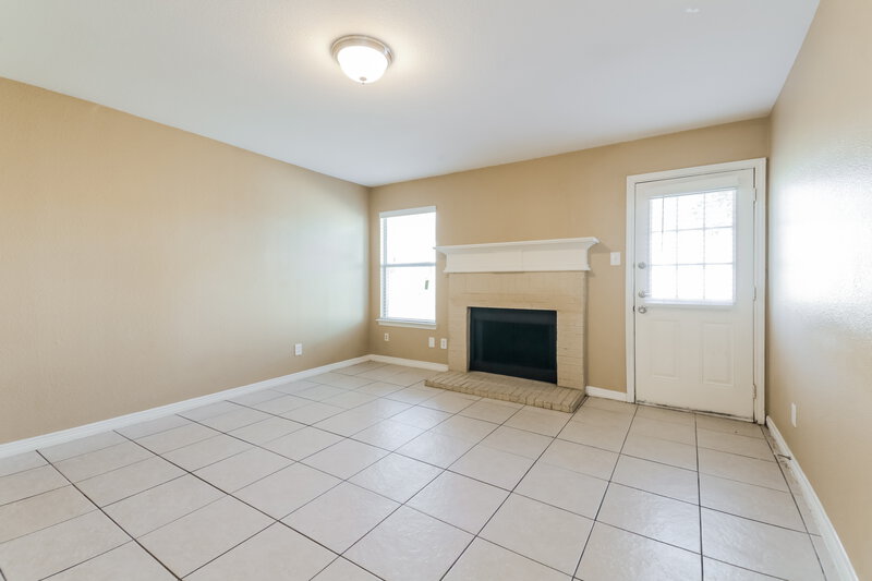 2,135/Mo, 7103 London Fog Dr Dallas, TX 75227 Living Room View 4