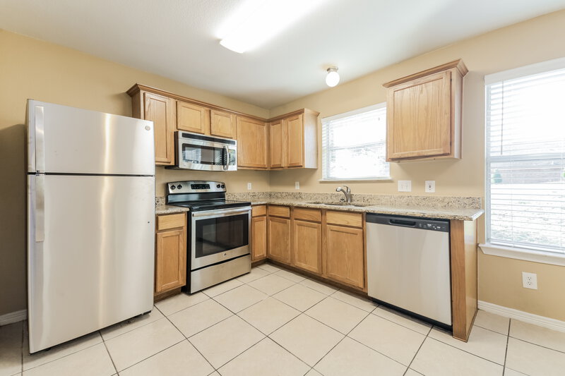 2,135/Mo, 7103 London Fog Dr Dallas, TX 75227 Kitchen View