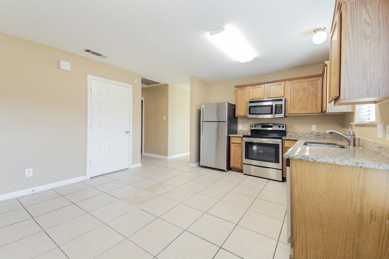 2,135/Mo, 7103 London Fog Dr Dallas, TX 75227 Kitchen View 3