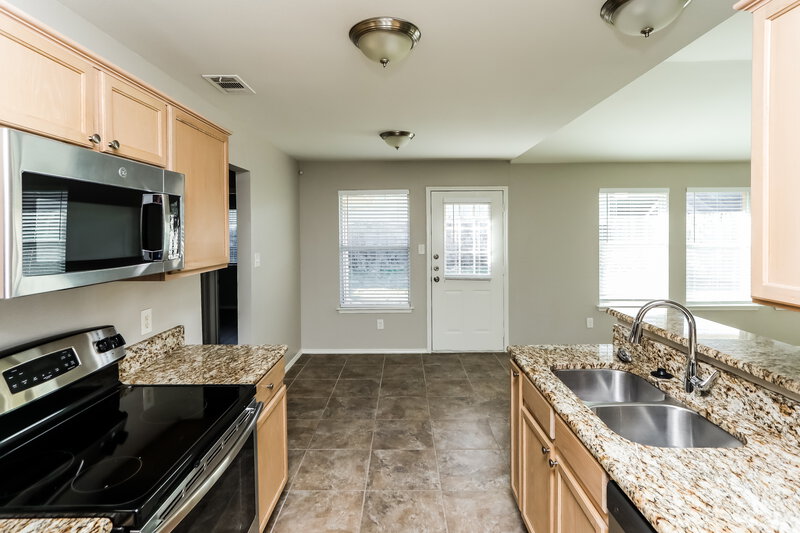 0/Mo, 238 Los Cabos Dr Dallas, TX 75232 Kitchen View 2