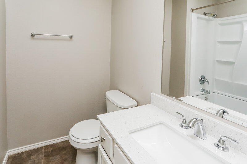 0/Mo, 238 Los Cabos Dr Dallas, TX 75232 Main Bathroom View