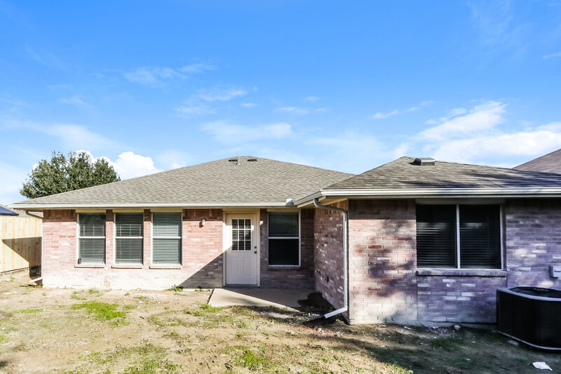 0/Mo, 238 Los Cabos Dr Dallas, TX 75232 Rear View
