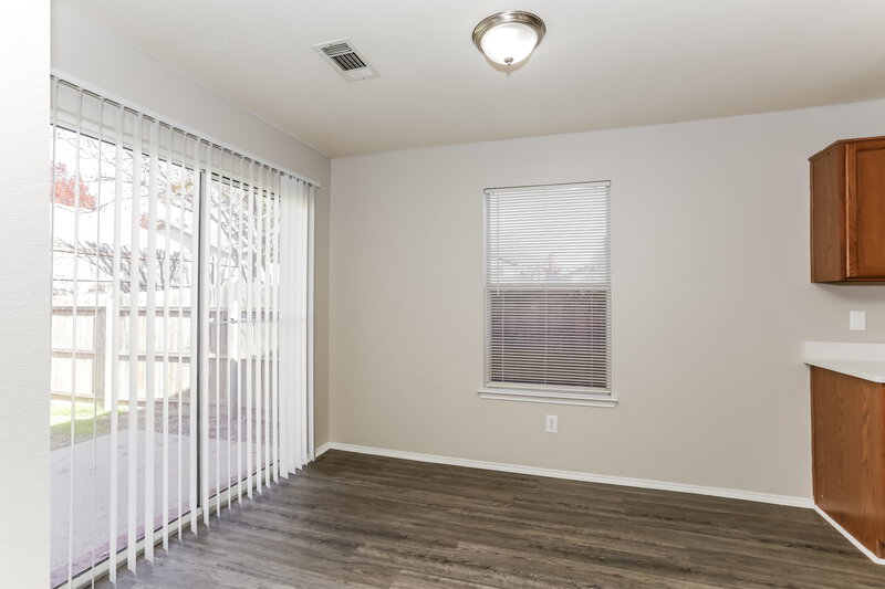 2,460/Mo, 2937 St David Dr Dallas, TX 75233 Dining Room View