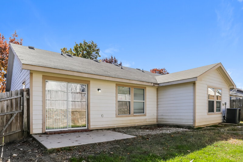 2,460/Mo, 2937 St David Dr Dallas, TX 75233 Rear View