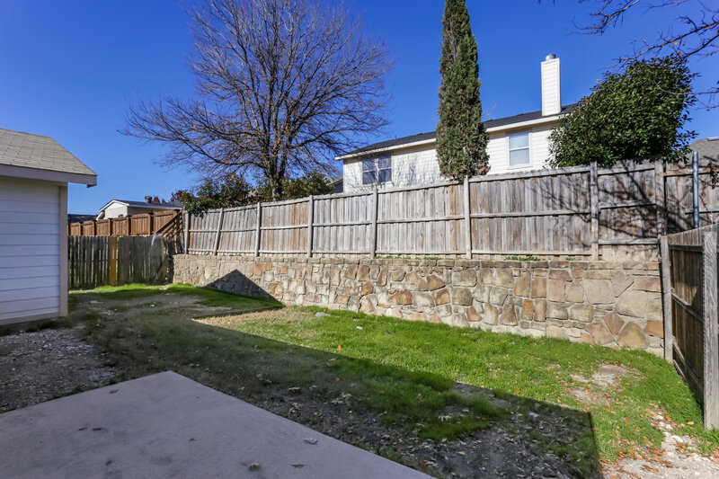 2,460/Mo, 2937 St David Dr Dallas, TX 75233 Backyard View