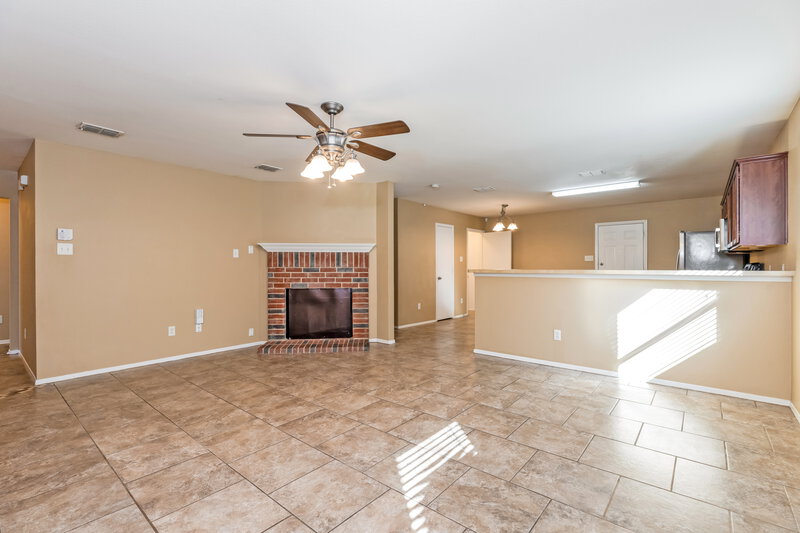 1,975/Mo, 6620 Whitneyglen Dr Dallas, TX 75241 Living Room View