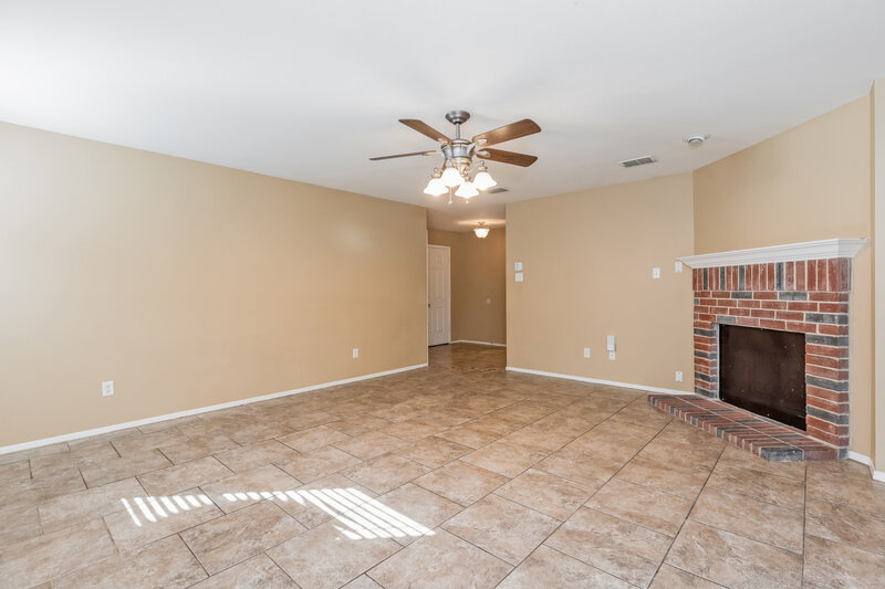 1,975/Mo, 6620 Whitneyglen Dr Dallas, TX 75241 Living Room View 2