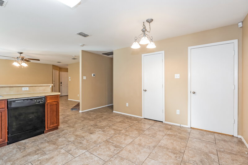 1,975/Mo, 6620 Whitneyglen Dr Dallas, TX 75241 Dining Room View