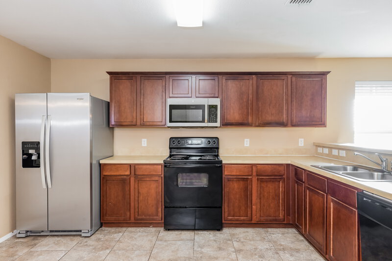 1,975/Mo, 6620 Whitneyglen Dr Dallas, TX 75241 Kitchen View