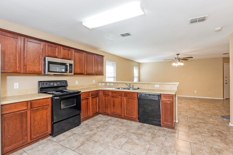 1,975/Mo, 6620 Whitneyglen Dr Dallas, TX 75241 Kitchen View 2
