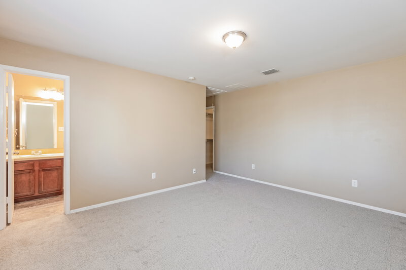 1,975/Mo, 6620 Whitneyglen Dr Dallas, TX 75241 Main Bedroom View