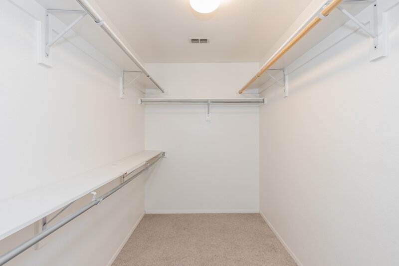 1,975/Mo, 6620 Whitneyglen Dr Dallas, TX 75241 Walk In Closet View