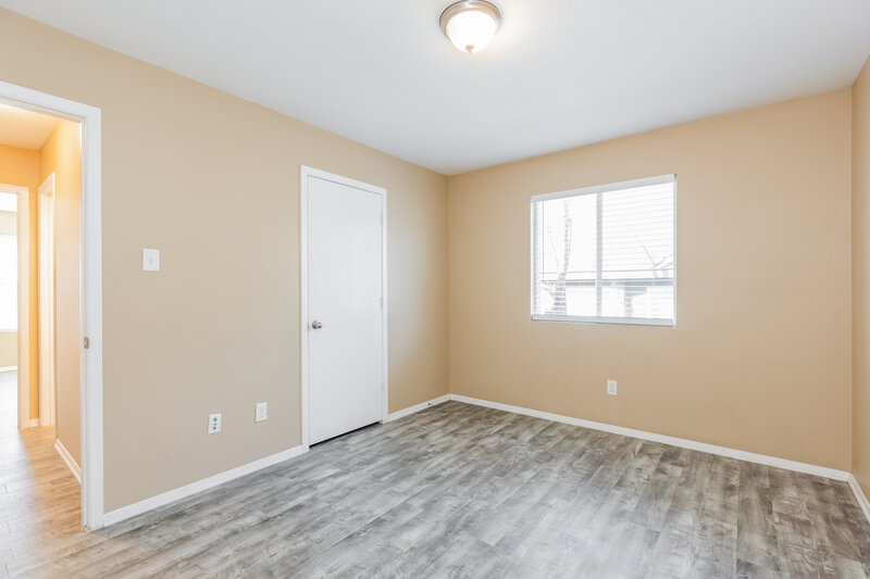 1,975/Mo, 6620 Whitneyglen Dr Dallas, TX 75241 Bedroom View