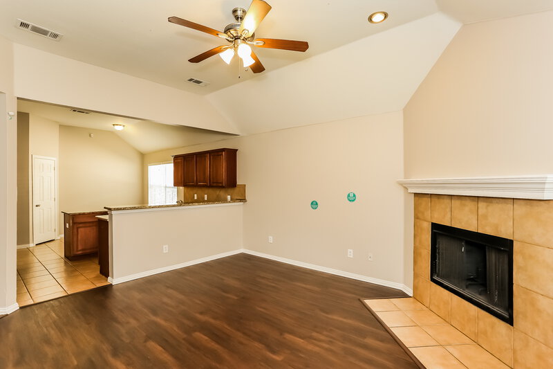 2,145/Mo, 7316 Sierra Way Dallas, TX 75241 Living Room View 2