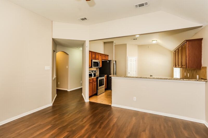 2,145/Mo, 7316 Sierra Way Dallas, TX 75241 Living Room View 3