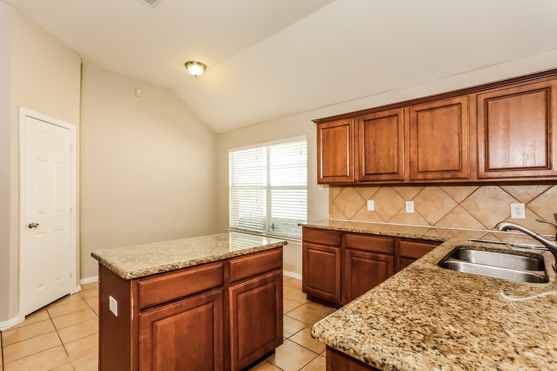 2,145/Mo, 7316 Sierra Way Dallas, TX 75241 Kitchen View 2