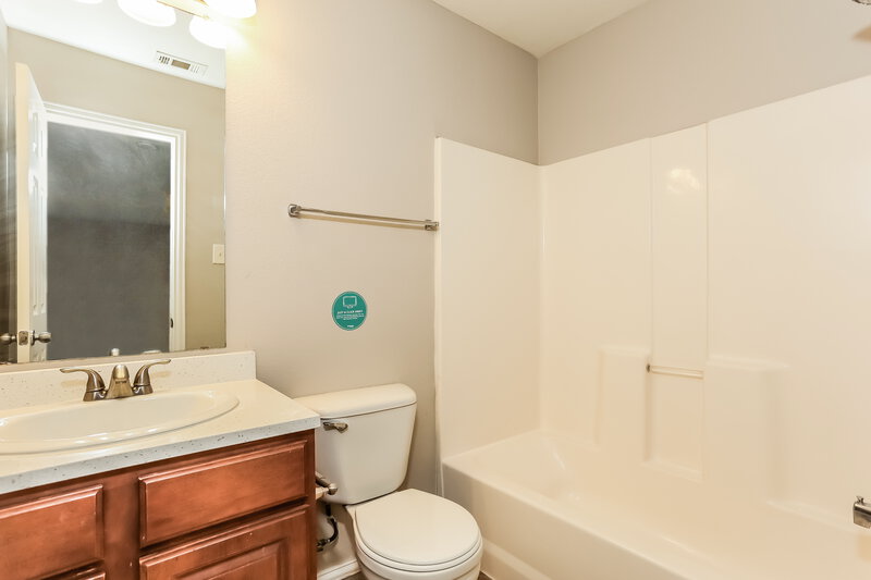 2,145/Mo, 7316 Sierra Way Dallas, TX 75241 Bathroom View