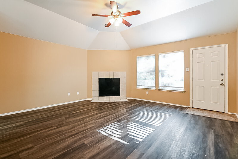 2,305/Mo, 7226 Sierra Way Dallas, TX 75241 Living Room View 2