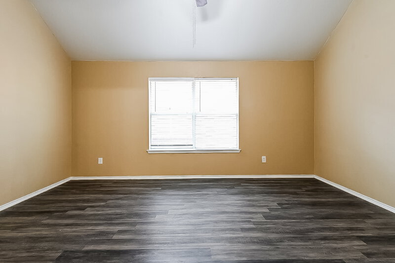 2,305/Mo, 7226 Sierra Way Dallas, TX 75241 Living Room View 3