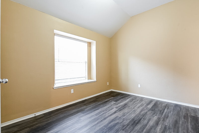 2,305/Mo, 7226 Sierra Way Dallas, TX 75241 Main Bedroom View