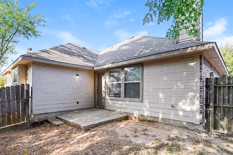 2,305/Mo, 7226 Sierra Way Dallas, TX 75241 Rear View