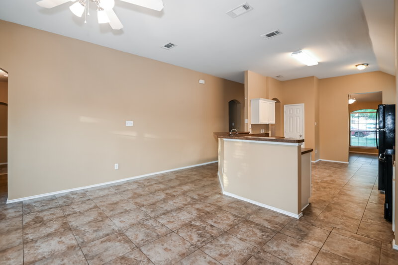 2,525/Mo, 7218 Sierra Way Dallas, TX 75241 Living Room View 2