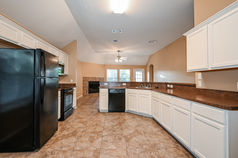 2,525/Mo, 7218 Sierra Way Dallas, TX 75241 Kitchen View 2