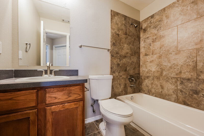 1,945/Mo, 7305 Sierra Way Dallas, TX 75241 Bathroom View
