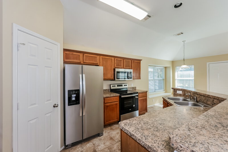 1,900/Mo, 7312 Sierra Way Dallas, TX 75241 Kitchen View 2