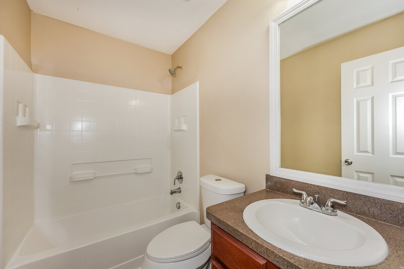 1,900/Mo, 7312 Sierra Way Dallas, TX 75241 Bathroom View