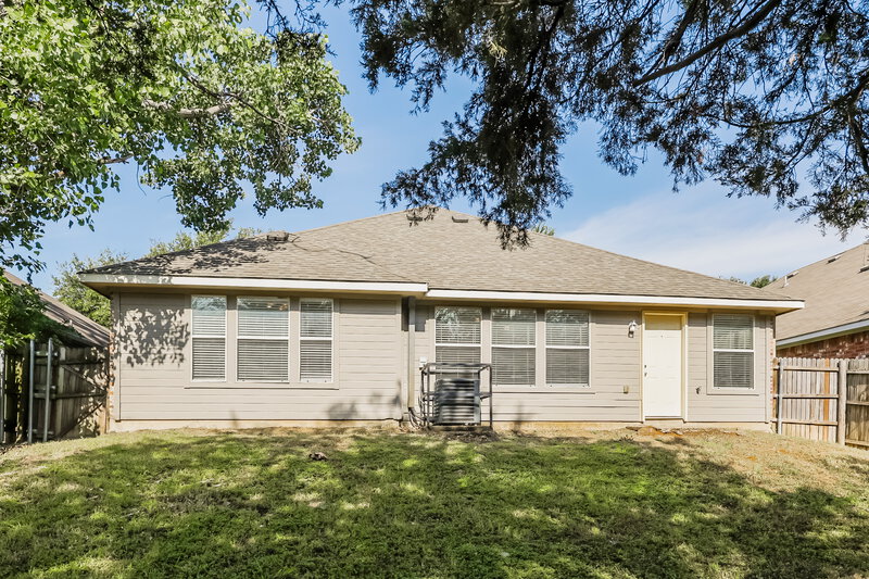 1,900/Mo, 7312 Sierra Way Dallas, TX 75241 Rear View