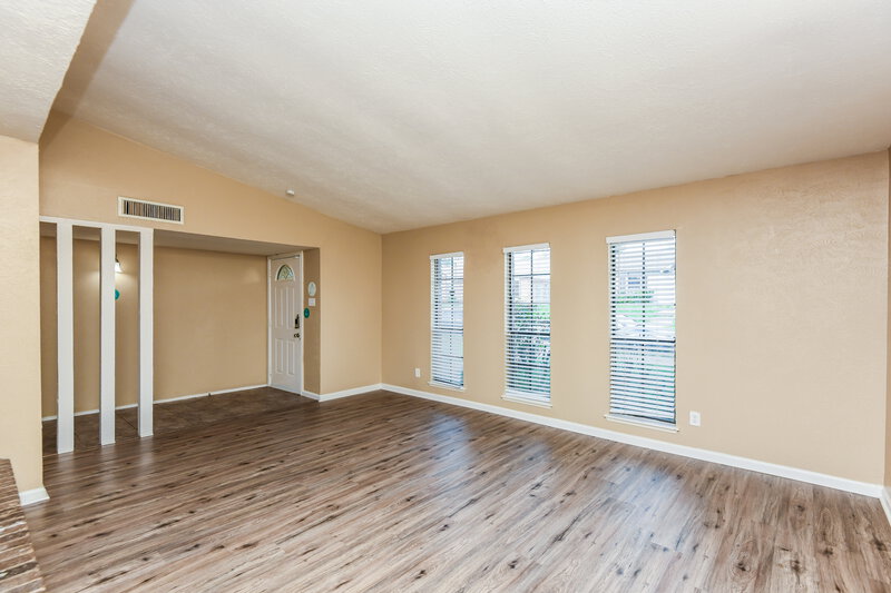 2,080/Mo, 7406 Cloverglen Dr Dallas, TX 75249 Living Room View
