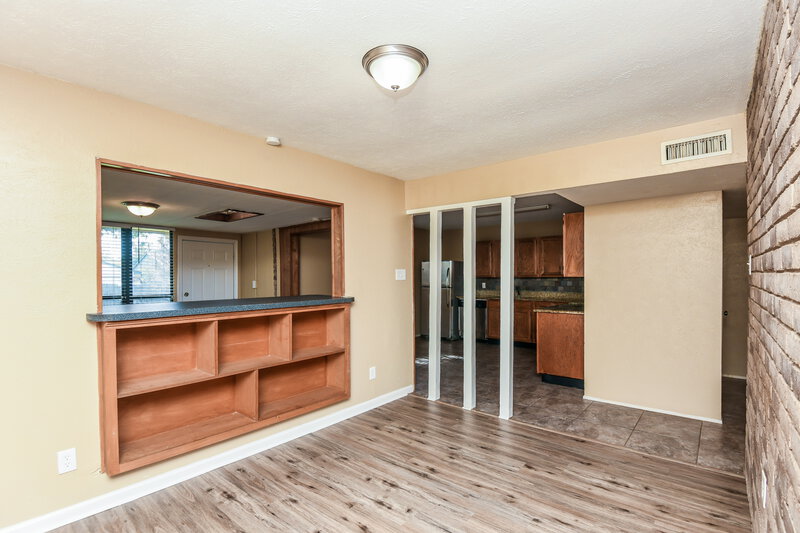 2,080/Mo, 7406 Cloverglen Dr Dallas, TX 75249 Dining Room View