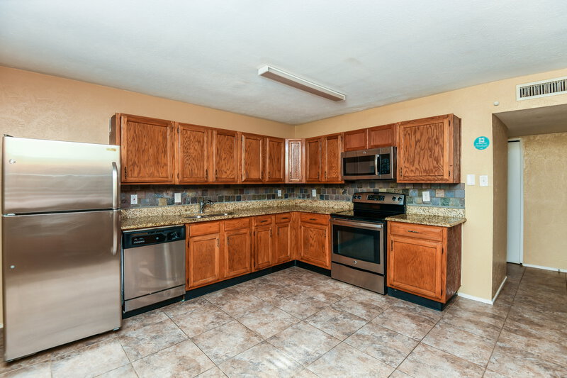 2,080/Mo, 7406 Cloverglen Dr Dallas, TX 75249 Kitchen View 2