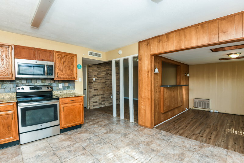 2,080/Mo, 7406 Cloverglen Dr Dallas, TX 75249 Kitchen View 3