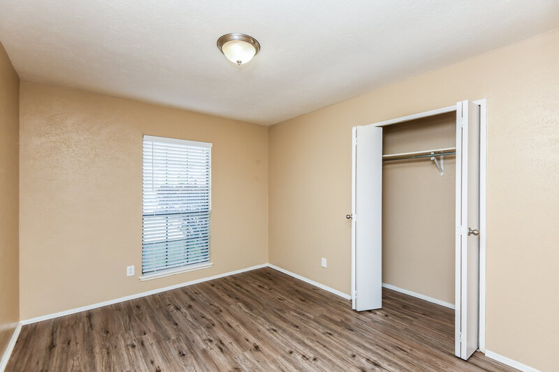 2,080/Mo, 7406 Cloverglen Dr Dallas, TX 75249 Bedroom View 2