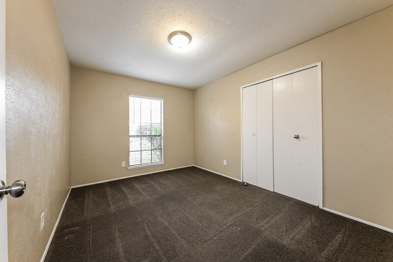 2,080/Mo, 7406 Cloverglen Dr Dallas, TX 75249 Bedroom View 3