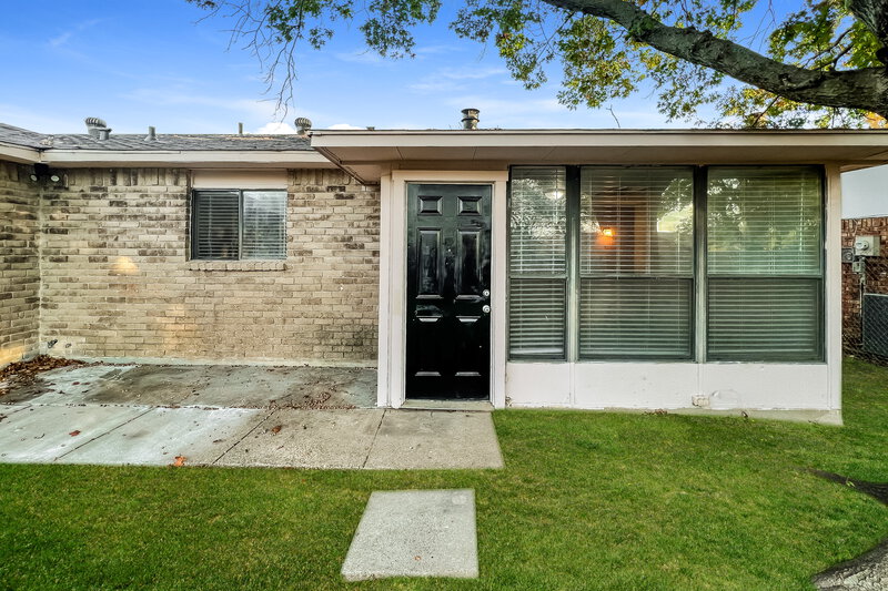2,080/Mo, 7406 Cloverglen Dr Dallas, TX 75249 Rear View 2