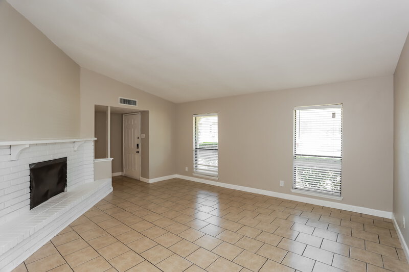 2,170/Mo, 7330 Cloverglen Dr Dallas, TX 75249 Living Room View 2