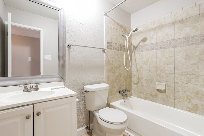 2,170/Mo, 7330 Cloverglen Dr Dallas, TX 75249 Bathroom View