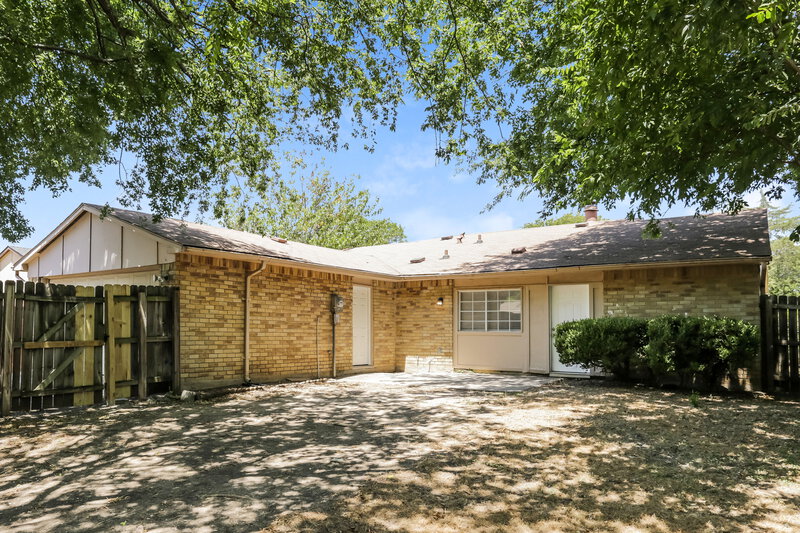 2,170/Mo, 7330 Cloverglen Dr Dallas, TX 75249 Rear View