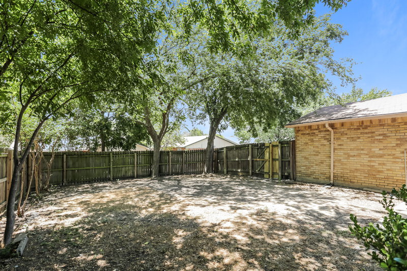 2,170/Mo, 7330 Cloverglen Dr Dallas, TX 75249 Exterior View